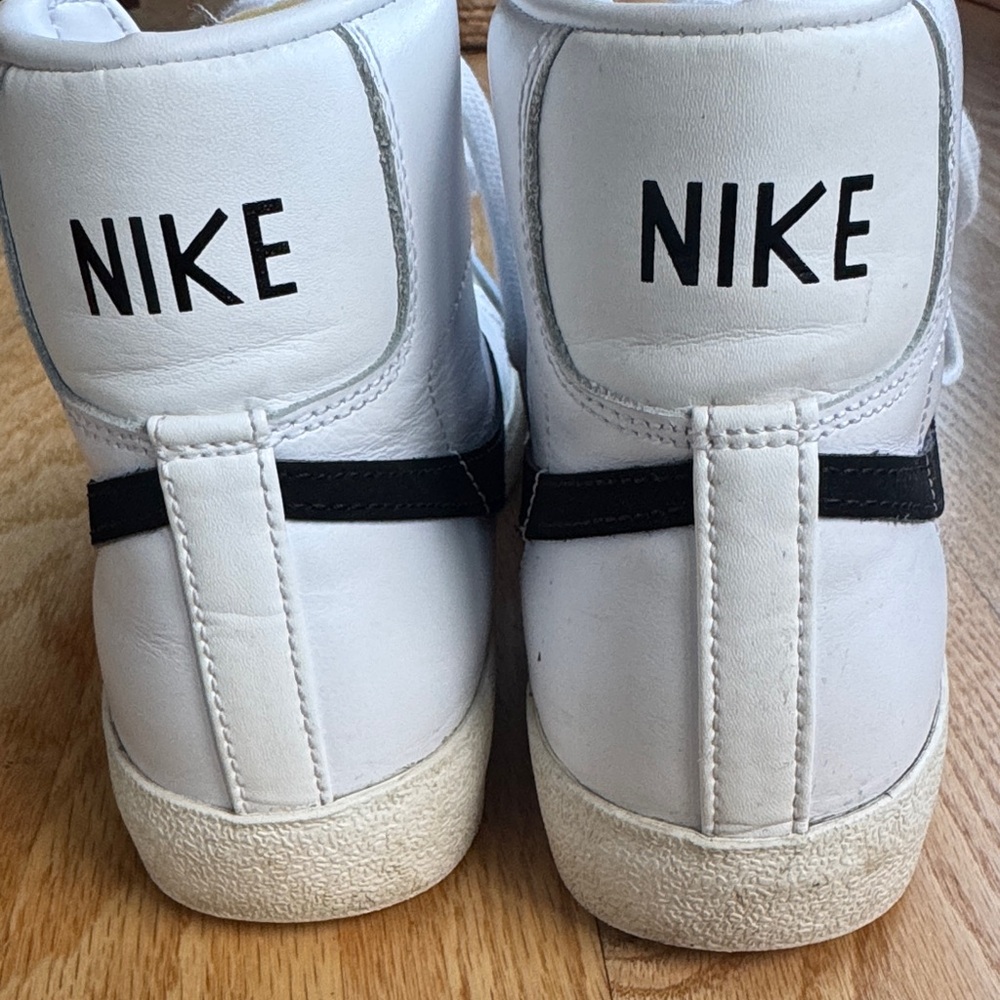 Nike White Sneakers with Black Accents - Picture 2 of 4